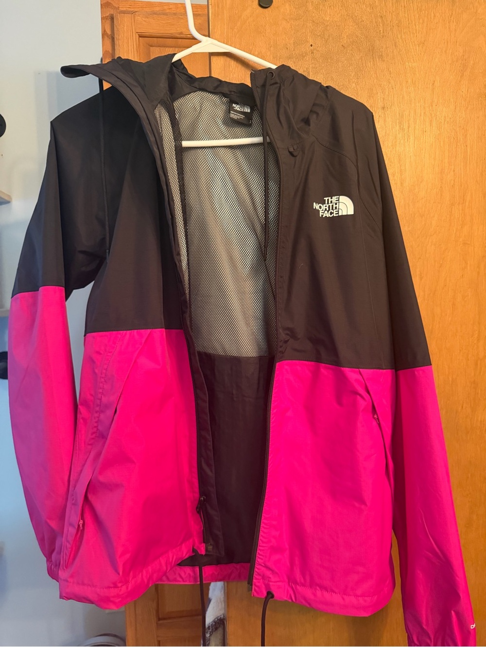 The North Face Men’s Black & Pink Winebreaker Jacket